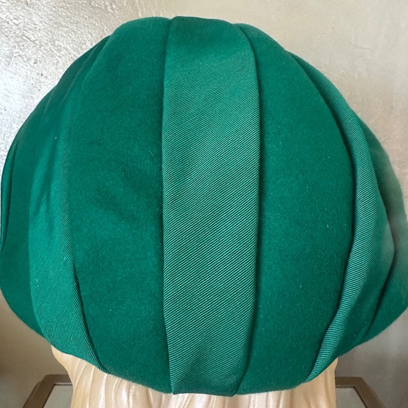 SPLENDID 1960s' DESIGNER EMERALD GREEN TAM & GROSGRAIN HAT - Picture 5 of 14